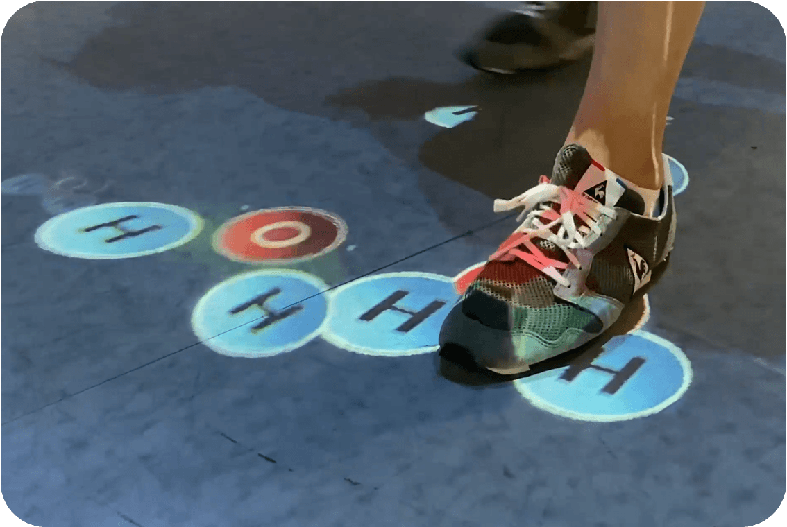 Sensorbasiertes Fuss-Tracking für die riesige Interaktionsfläche in der Sonderausstellung Waserstoffmobilität